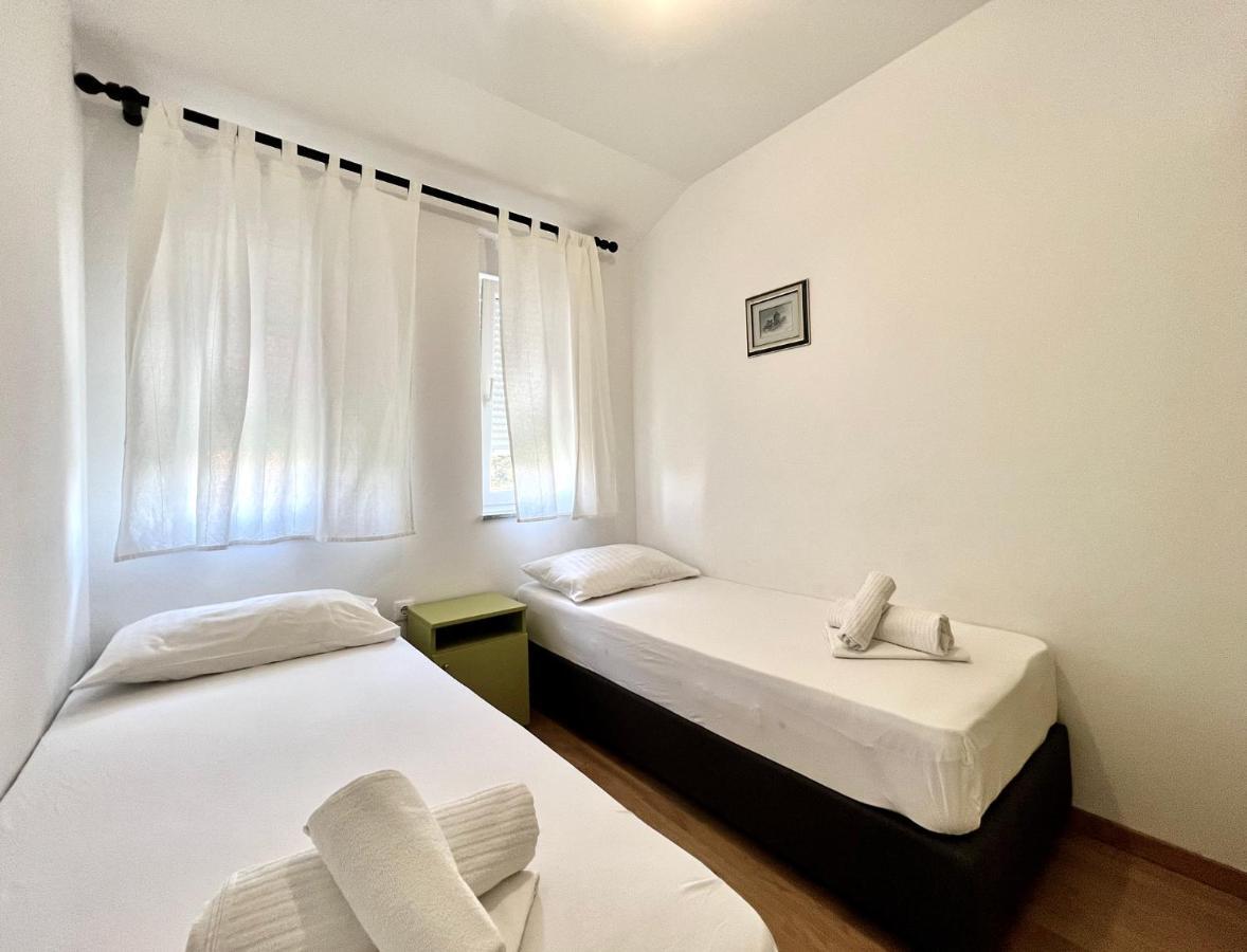 B88 Apartments - Vila Palma Sveti Filip i Jakov Exterior foto