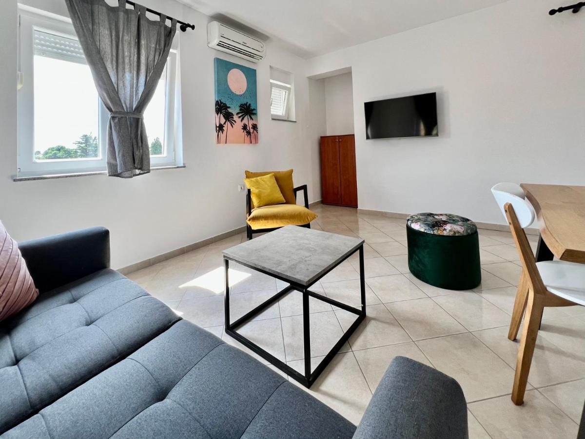 B88 Apartments - Vila Palma Sveti Filip i Jakov Exterior foto