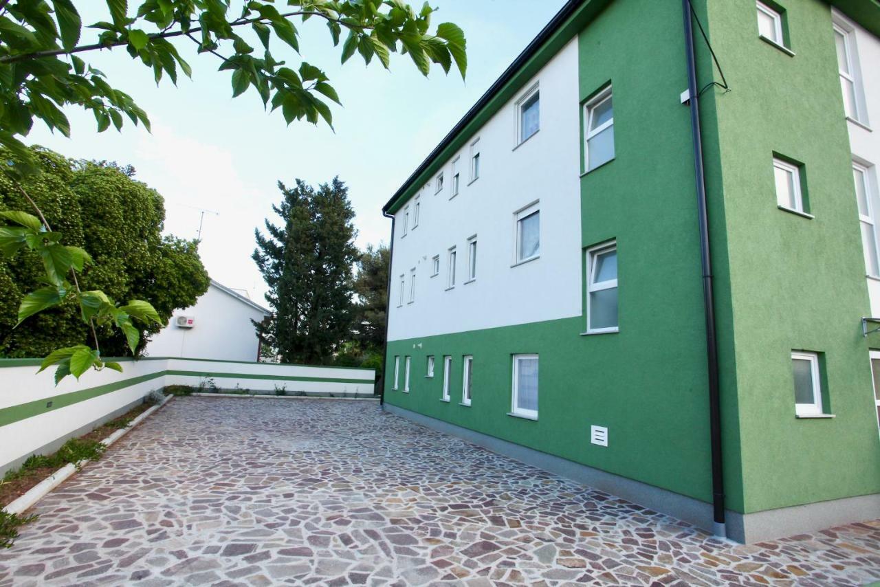 B88 Apartments - Vila Palma Sveti Filip i Jakov Exterior foto