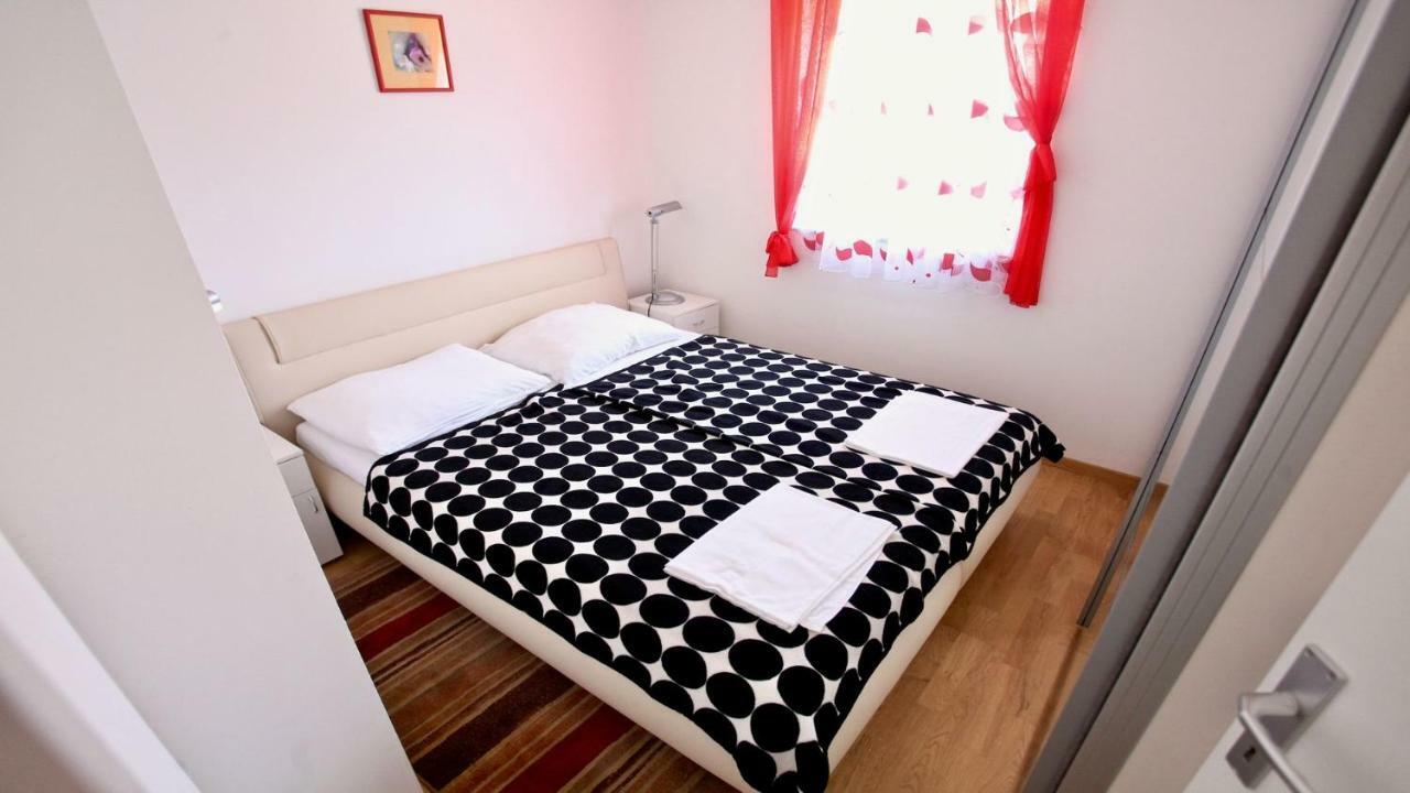 B88 Apartments - Vila Palma Sveti Filip i Jakov Exterior foto